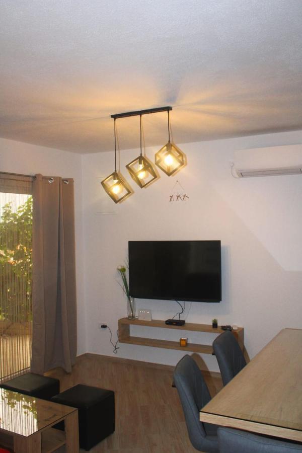 Apartmani Petra Primosten Bagian luar foto